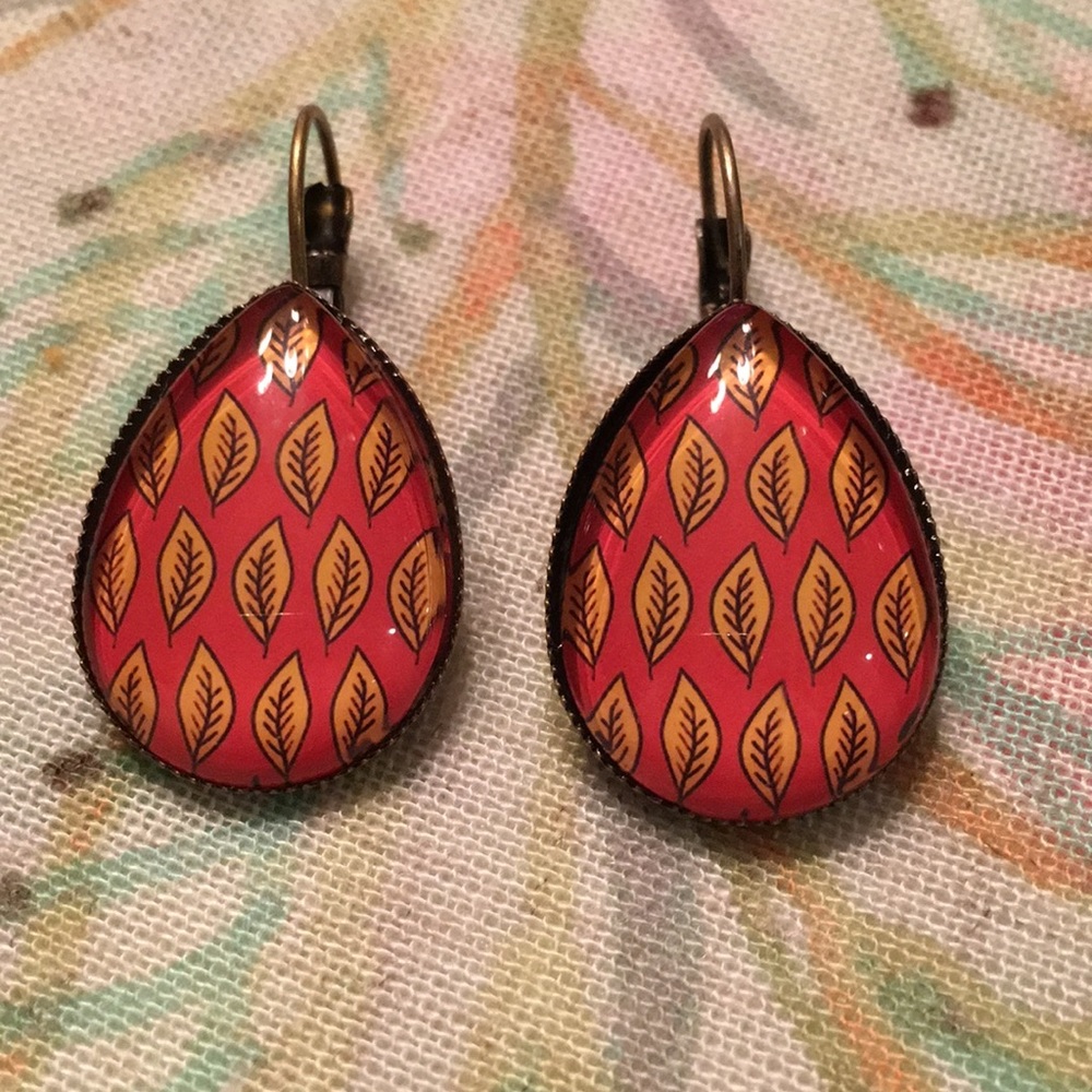 Fall Leaves Glass Leverback pierced Earrings NWT